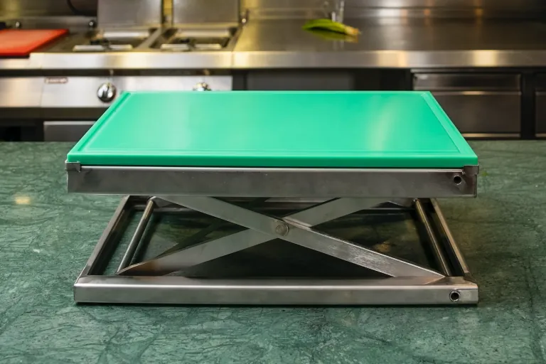 GastroNorm 1/1 cutting board in the ErgoCutter